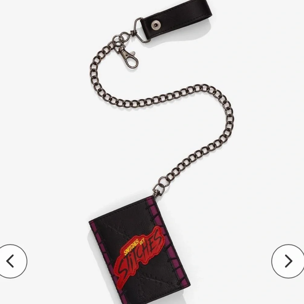 Child's Play Chucky Snitches Get Stitches Trifold Chain Wallet